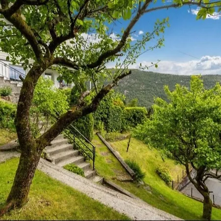 아파트 Cozy Flat With View And 15 Min From 베르겐