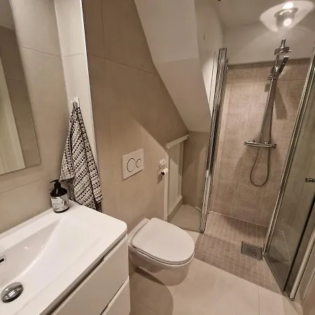 Cozy Flat With View And 15 Min From 베르겐