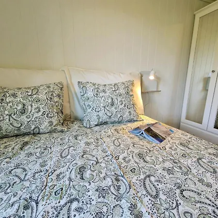 아파트 Cozy Flat With View And 15 Min From