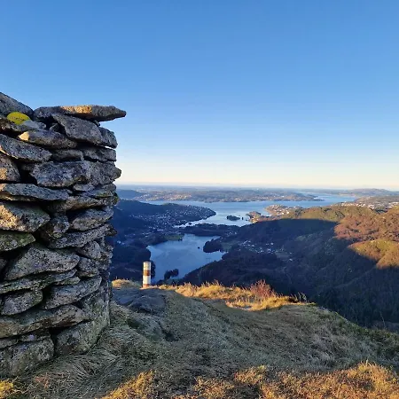 Lägenhet Cozy Flat With View And 15 Min From *