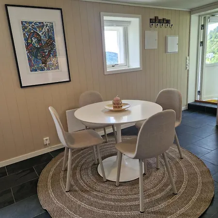 아파트 Cozy Flat With View And 15 Min From *